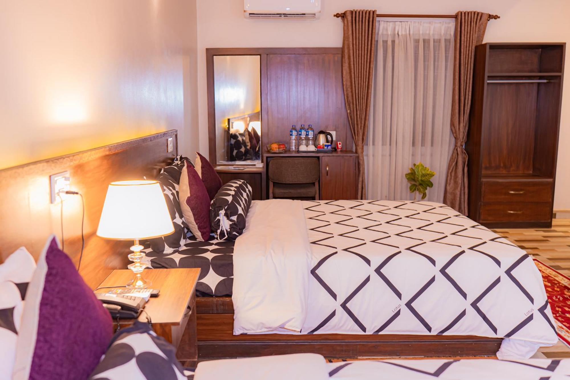 Busy Bee Resort, Покхара Экстерьер фото