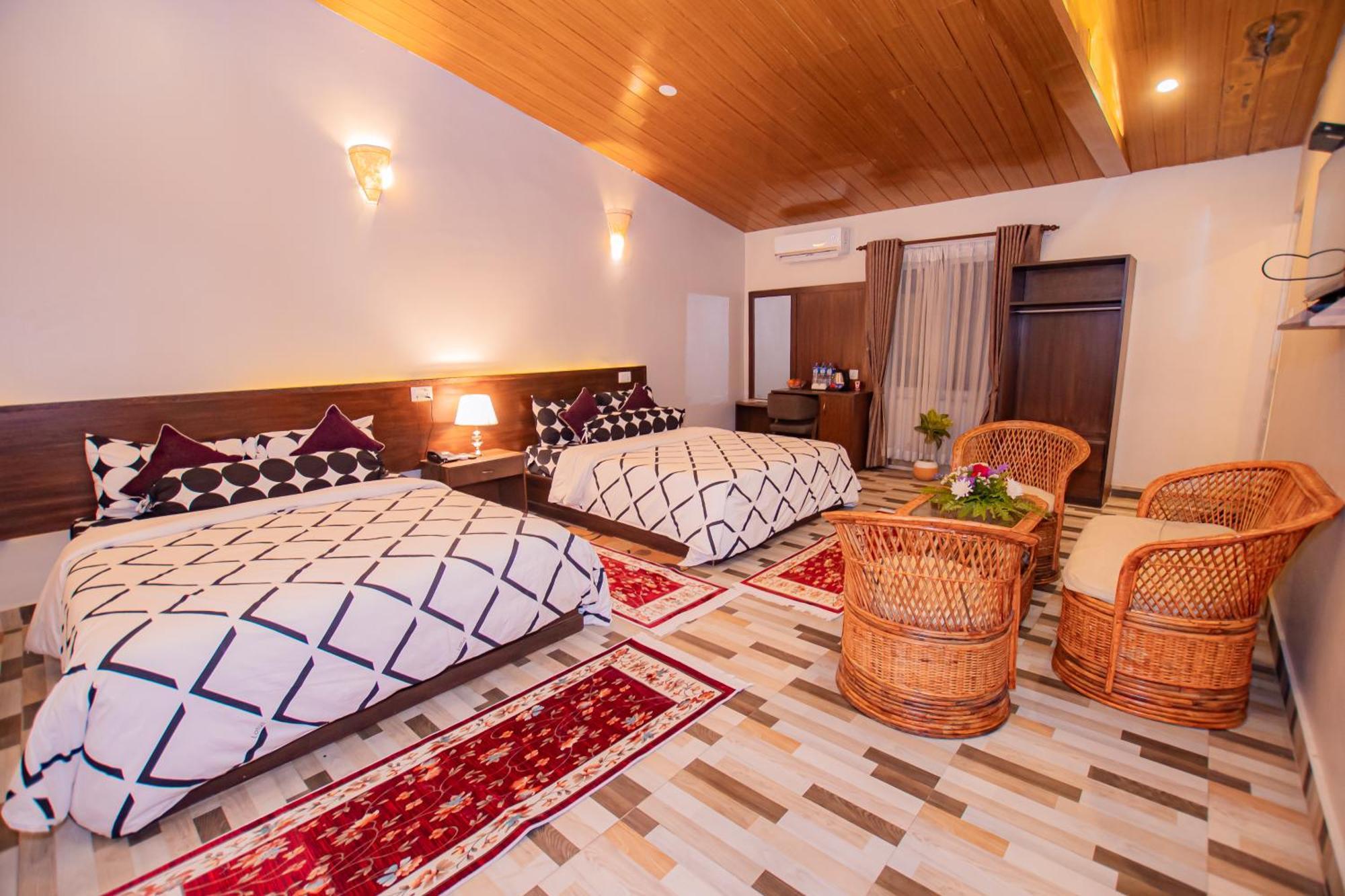 Busy Bee Resort, Покхара Экстерьер фото