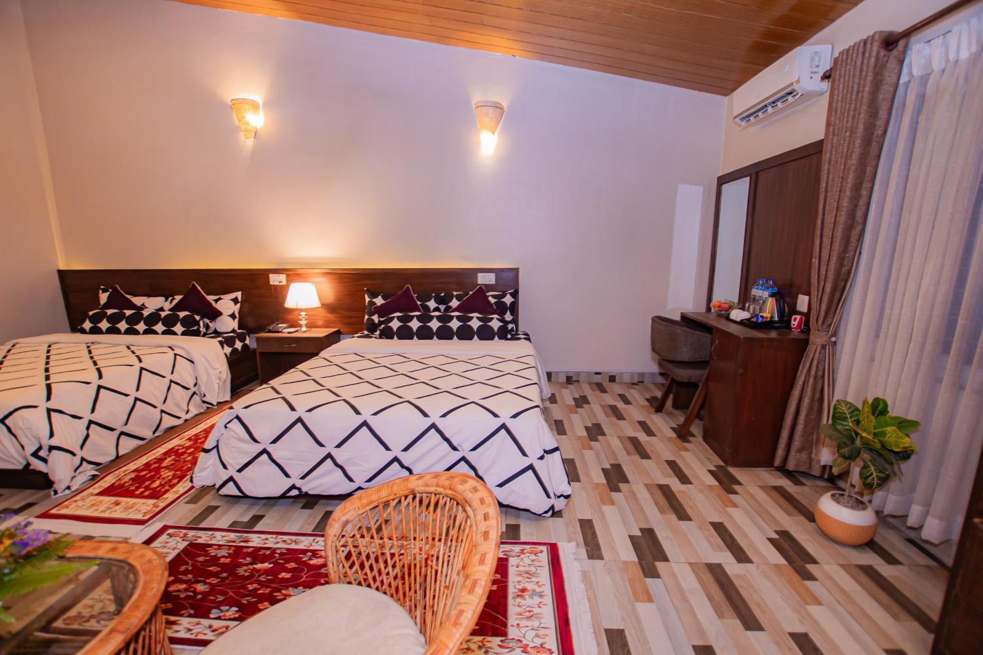 Busy Bee Resort, Покхара Экстерьер фото