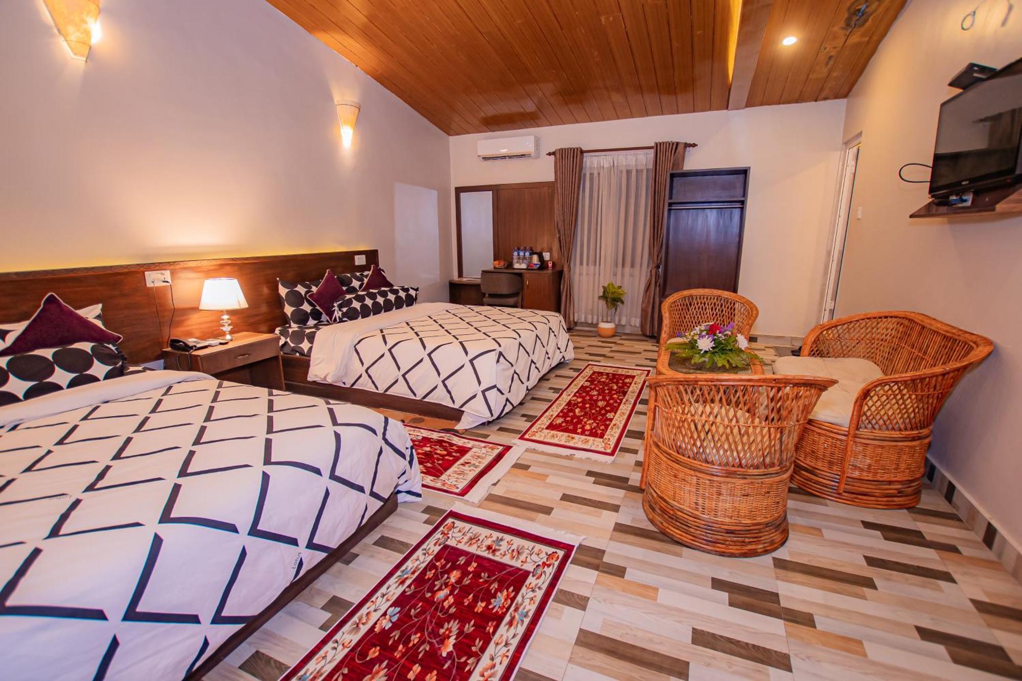 Busy Bee Resort, Покхара Экстерьер фото