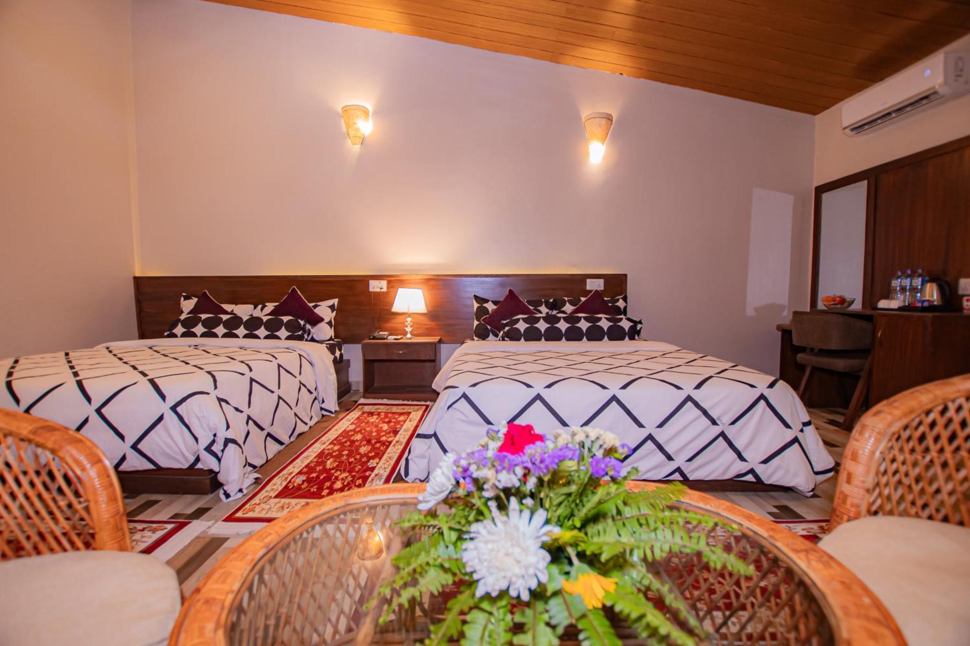 Busy Bee Resort, Покхара Экстерьер фото