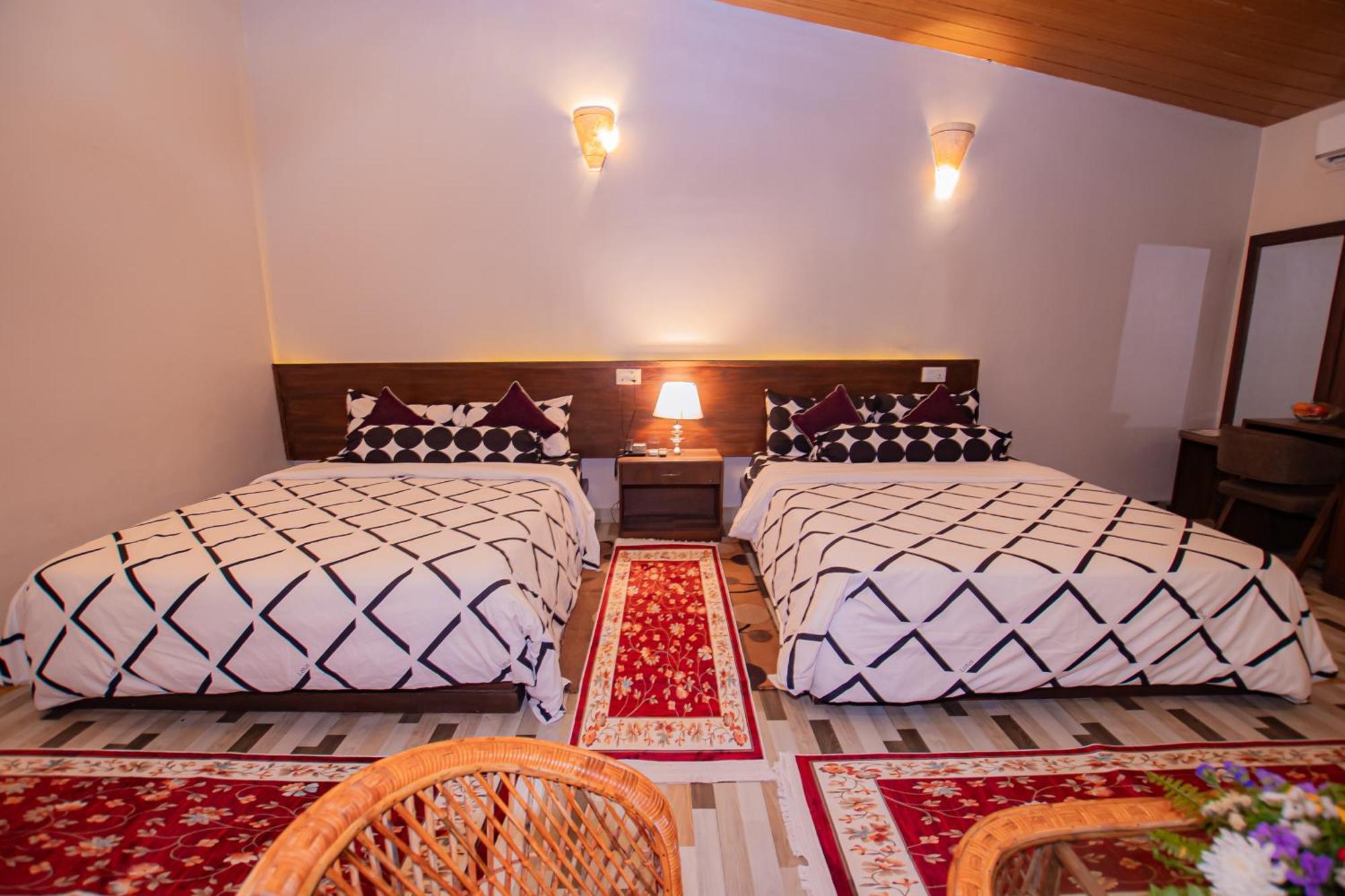 Busy Bee Resort, Покхара Экстерьер фото