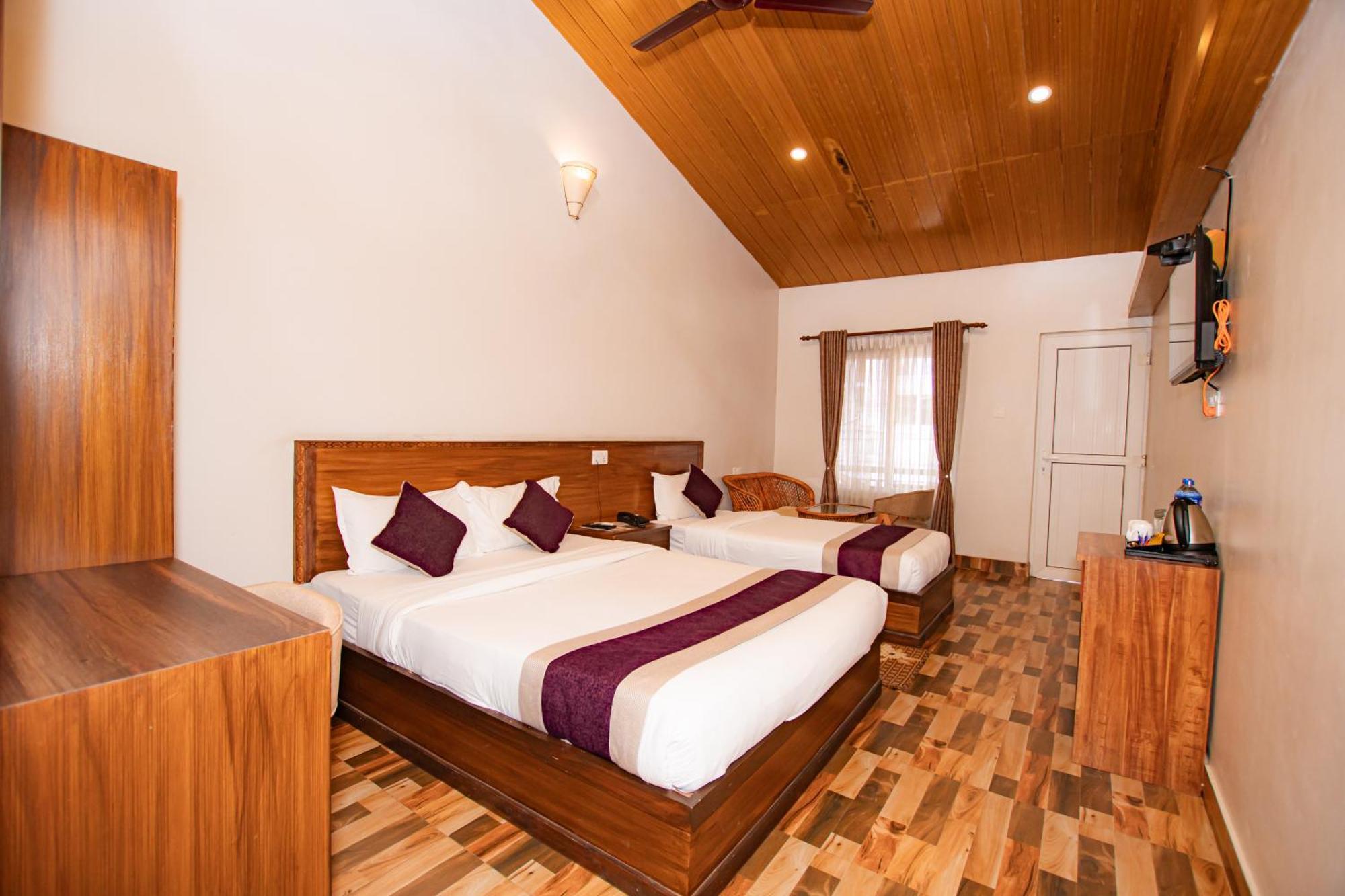Busy Bee Resort, Покхара Экстерьер фото