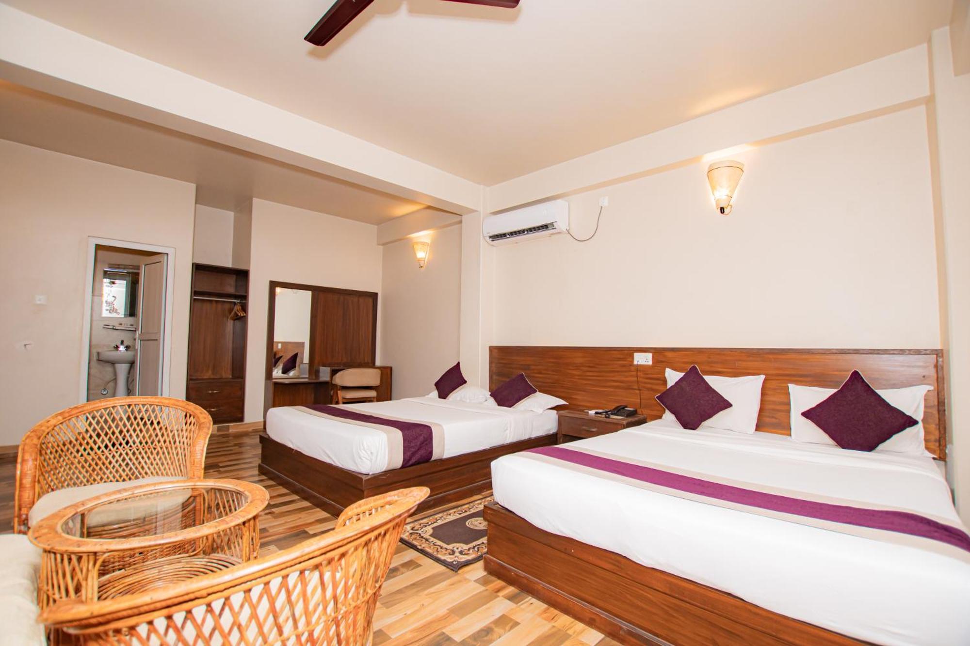 Busy Bee Resort, Покхара Экстерьер фото