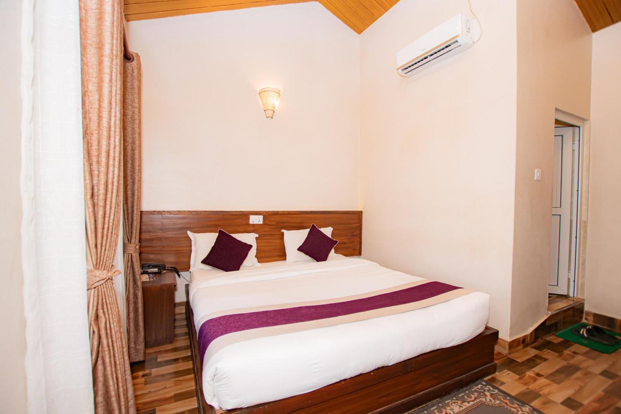 Busy Bee Resort, Покхара Экстерьер фото