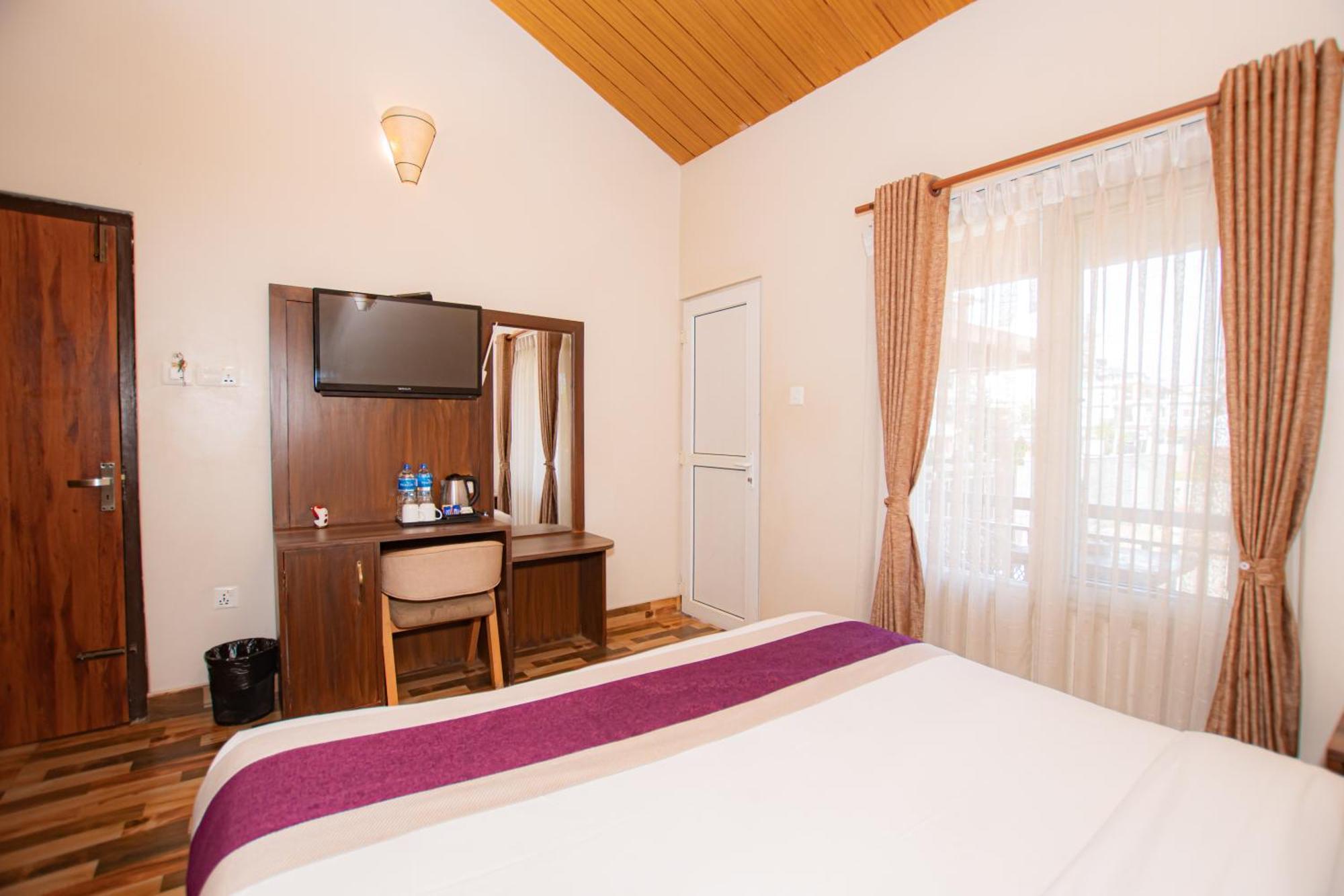 Busy Bee Resort, Покхара Экстерьер фото