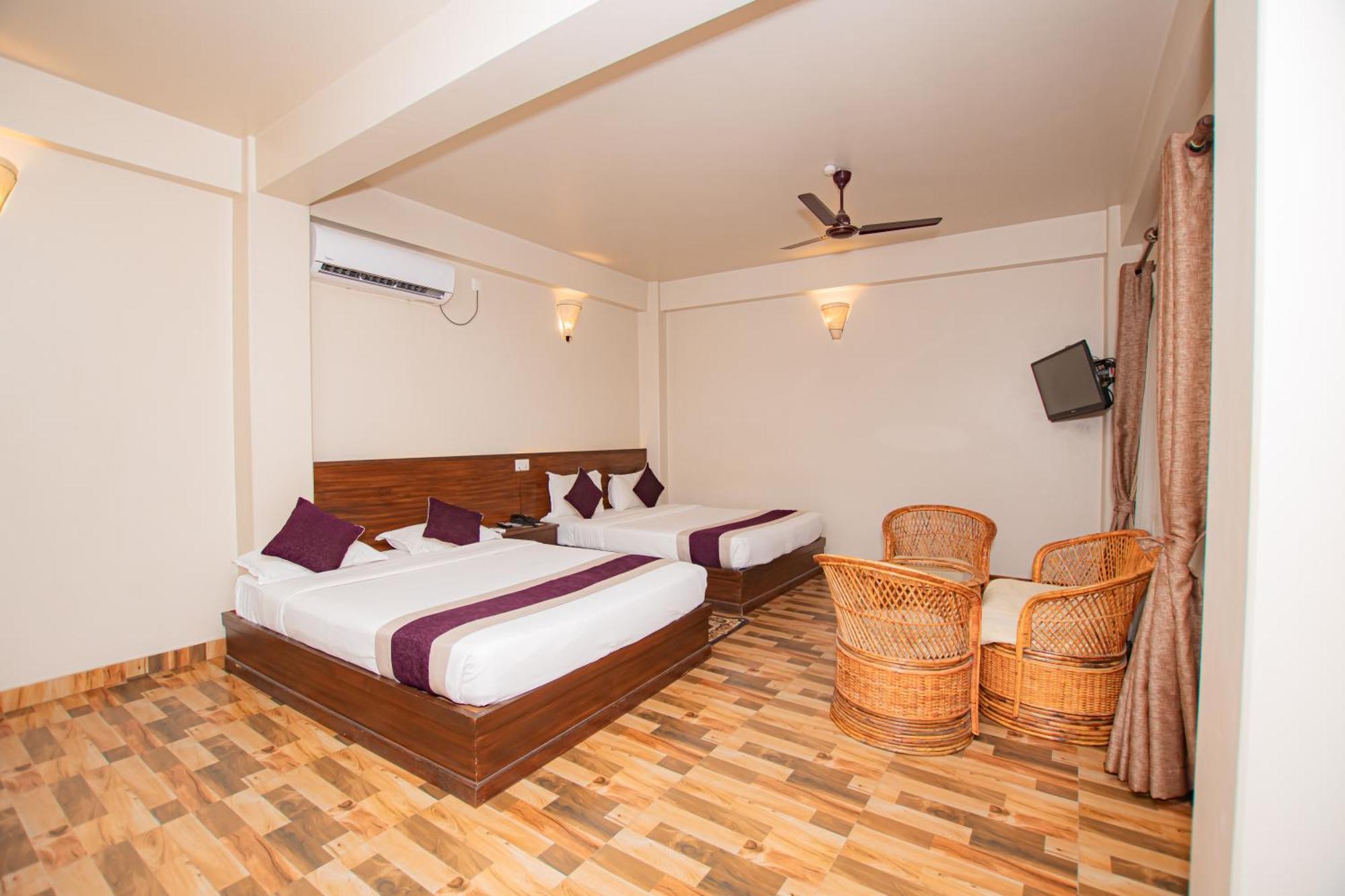 Busy Bee Resort, Покхара Экстерьер фото